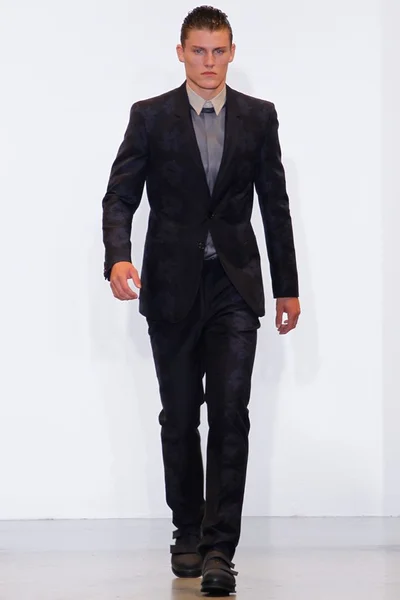 Look 30